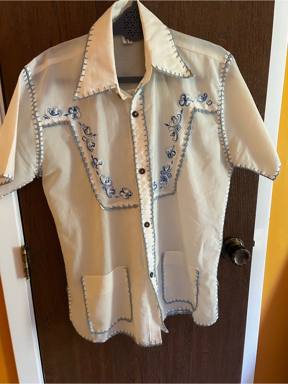 Vintage Men's Cream Short-Sleeve Button-Down Shirt with Blue Embroidered Detail